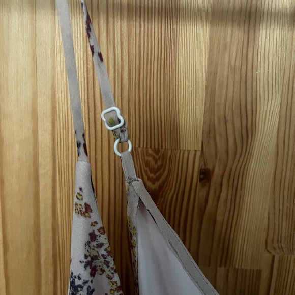 Aritzia Wilfred Beaune light pink floral wrap midi dress (size XS) - Picture 5 of 11